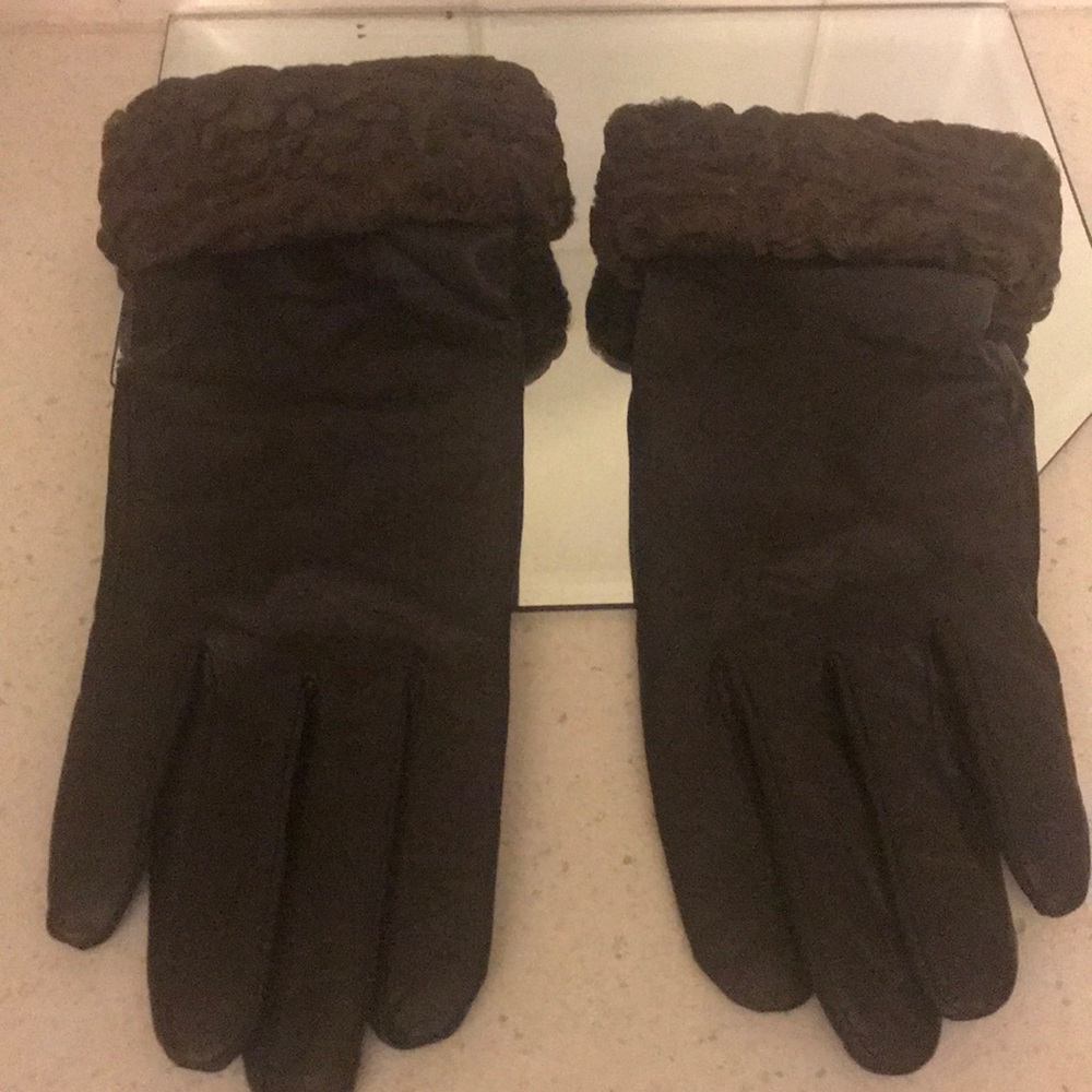 Cashmere and leather gloves